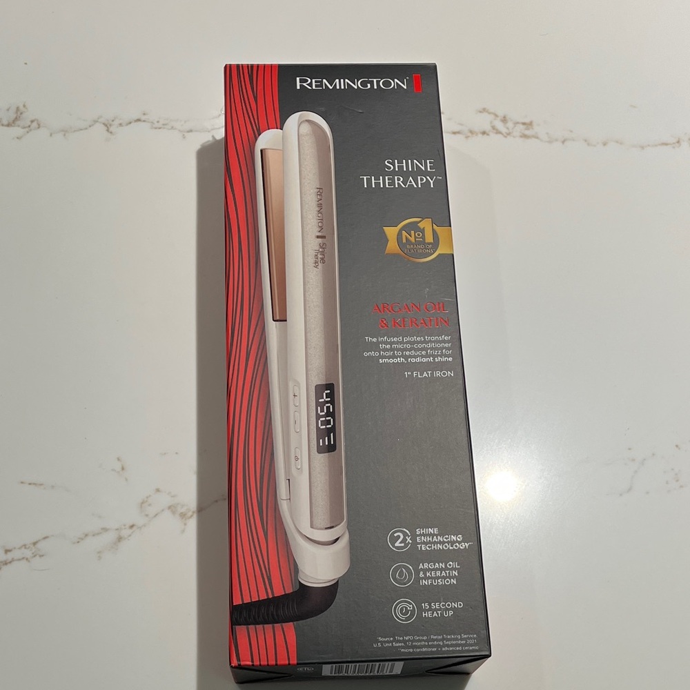 NWT Remington shine therapy hair straightener